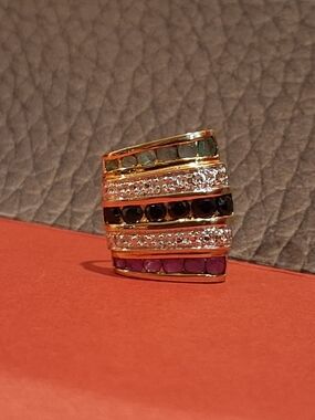 BEAUTIFUL YELLOW GOLD GEMSTONES PENDANT